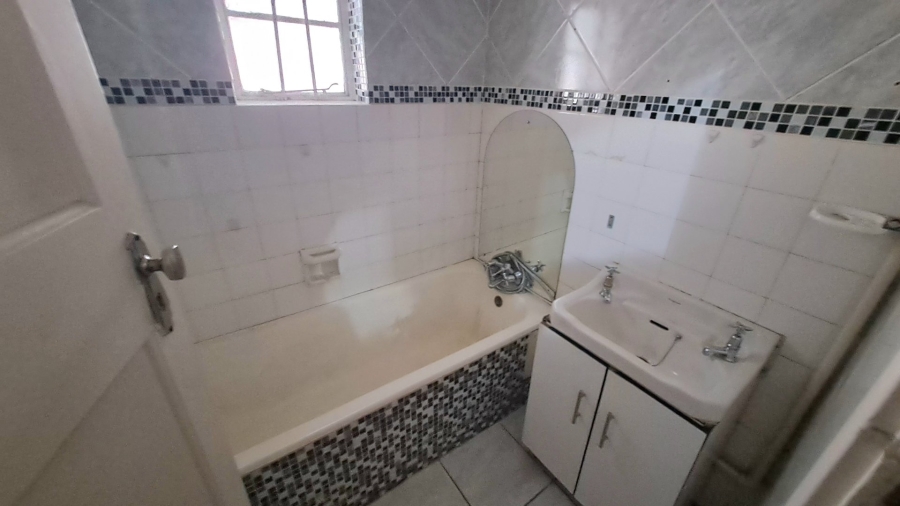 7 Bedroom Property for Sale in Willows Free State